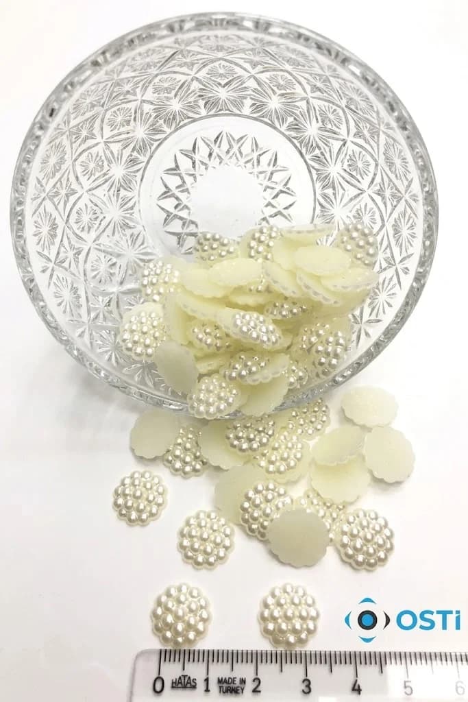 PLASTİK DESENLİ YARIM İNCİ BÖĞÜRTLEN KREM 