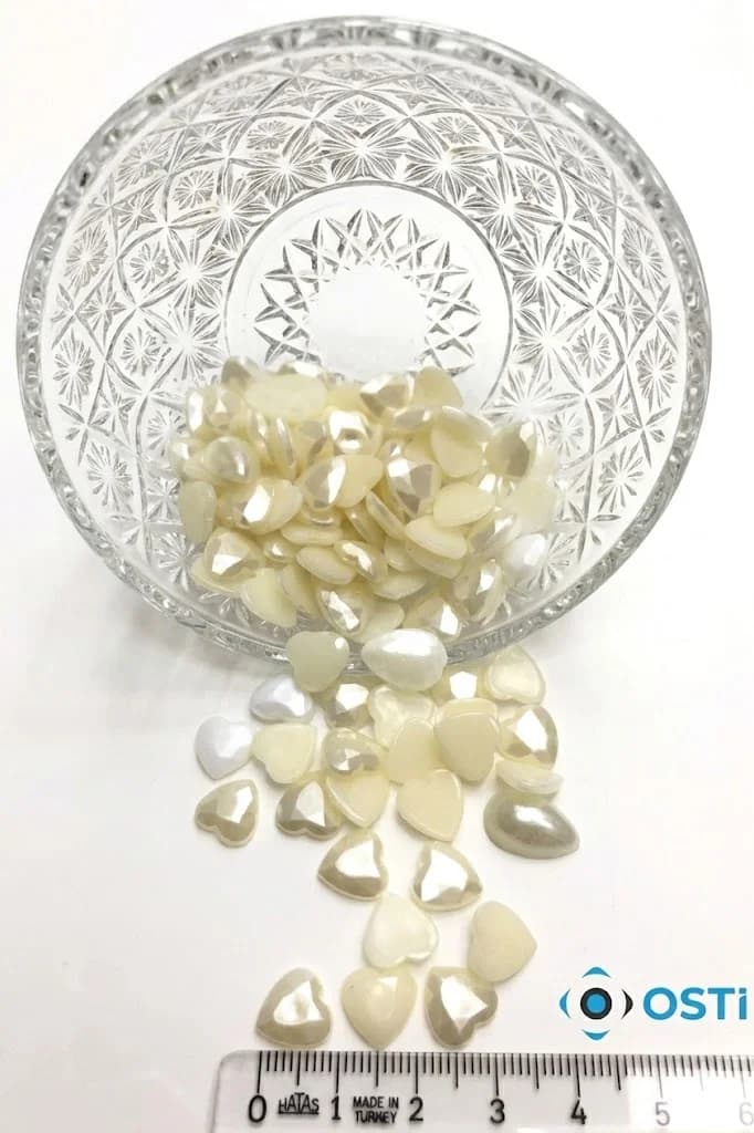 PLASTİK DESENLİ YARIM İNCİ KALP KREM 