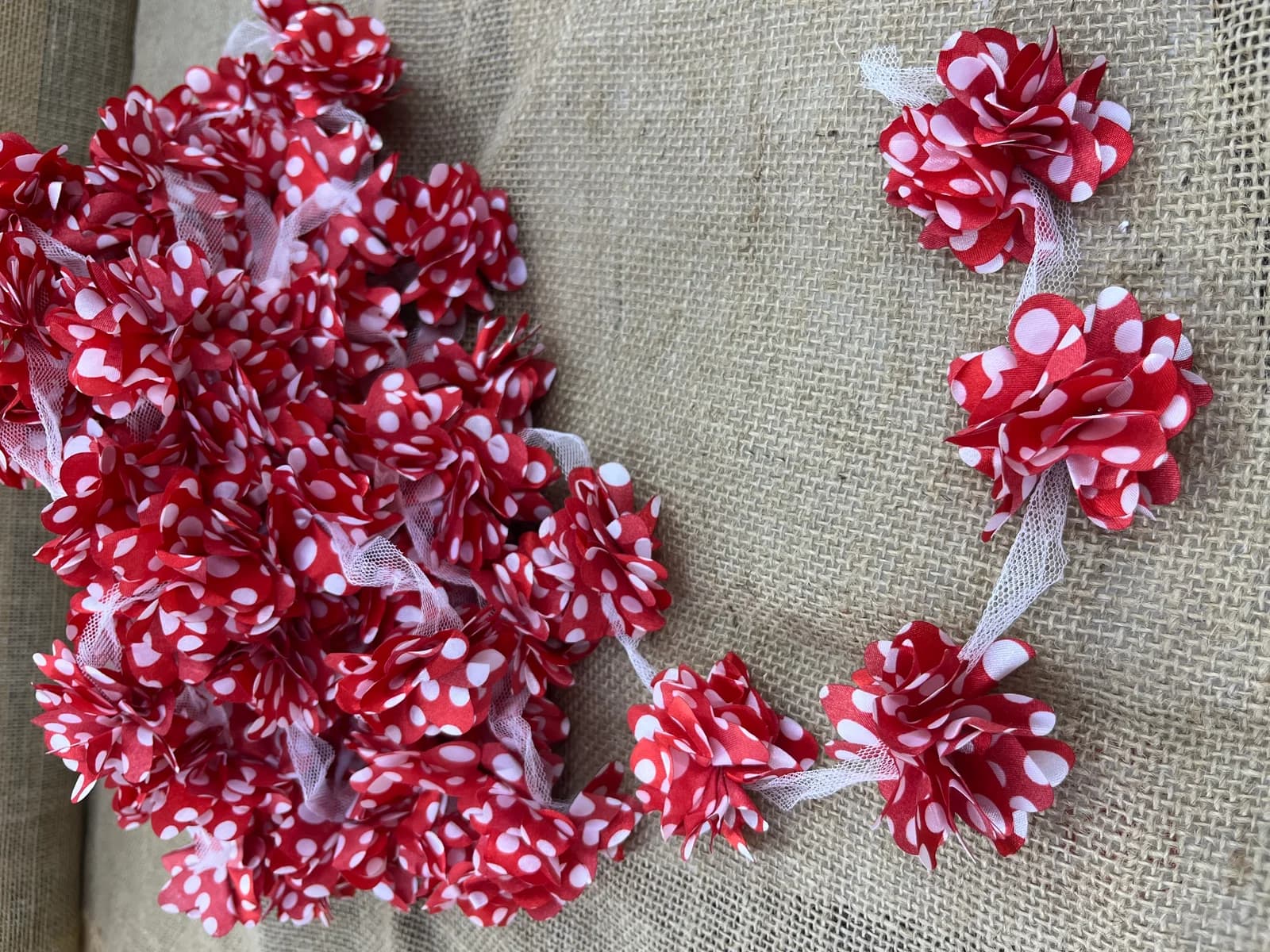 SATEN DESENLİ LAZER ÇİÇEK 