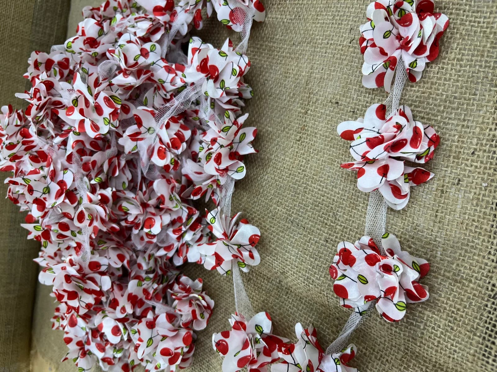 SATEN DESENLİ LAZER ÇİÇEK 