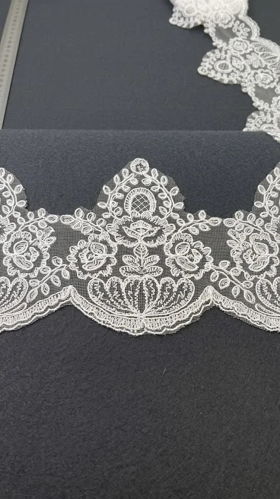 ÇİÇEKLİ FRANSIZ DANTEL 10 METRE 