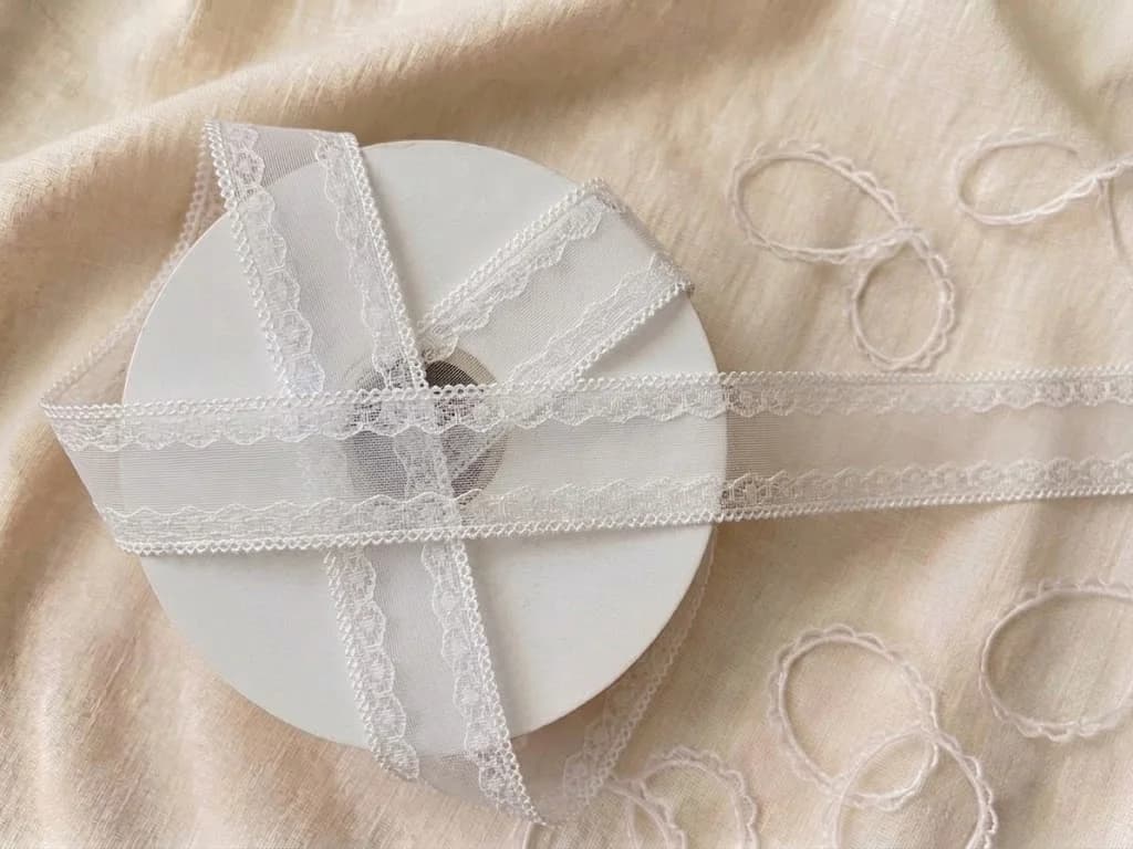 BEYAZ TÜLLÜ KURDELE 4 CM 20 YARDA 